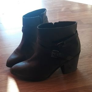 Small heel boots
